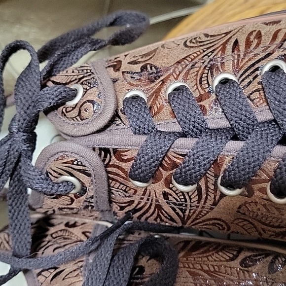 EUC- RARE Ball-Band Embossed Canvas Unisex Sneaker - Picture 7 of 8